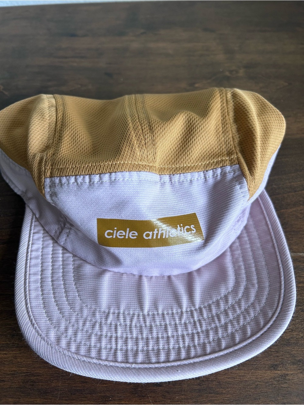 Ciele Athletics Women's Two-Tone Tan and White Running Cap